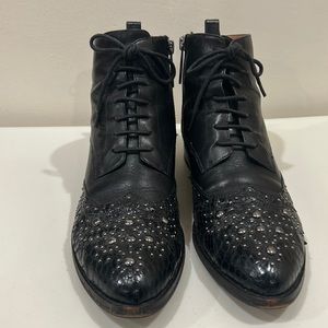 Donald J. Pliner Size 7.5 Black Boots